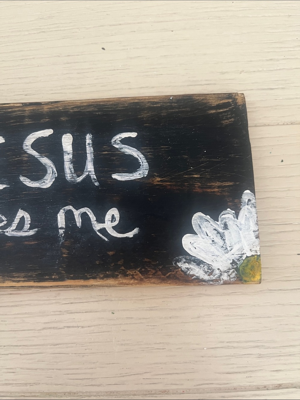 Rustic Hand Crafted Black "Jesus Loves Me" Wooden Sign with White Daisies - Picture 3 of 10